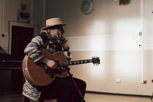 Photo of the artist Alex Lleo