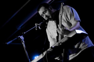 Photo of the artist Benjamin Hiorns