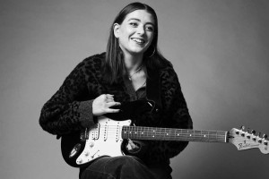 Photo of the artist Daisy Peacock