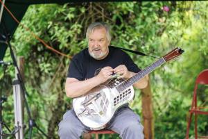 Photo of the artist Gary Griffiths