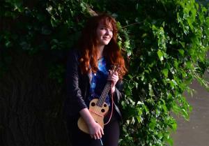 Photo of the artist Hannah Law