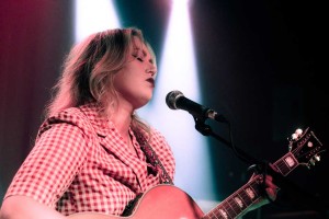 Photo of the artist Hannah Michell 