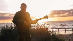 Photo of the artist Karl Ficarotta