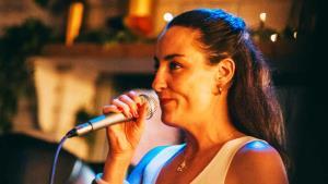 Photo of the artist Kathleen Rose