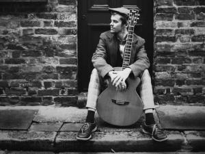 Photo of the artist Thom Cowley